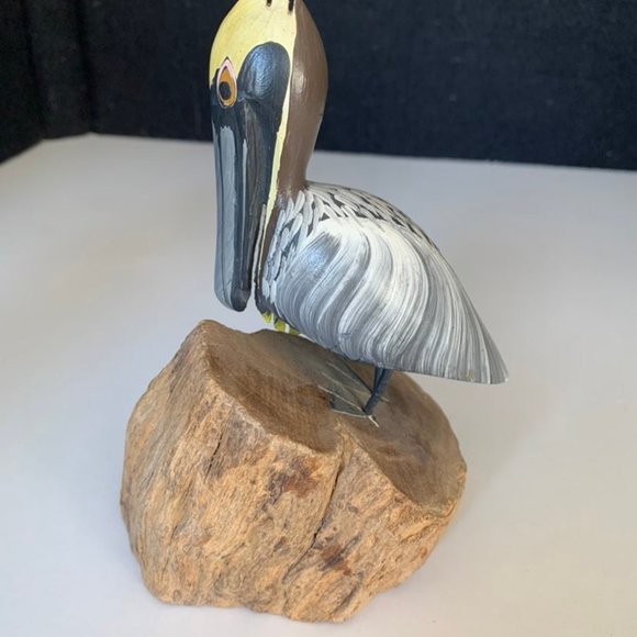 HAND CARVED painted PELICAN COASTAL SEA OCEAN BIRD WOOD SCULPTURE TROPICAL ISLAN - Picture 5 of 9